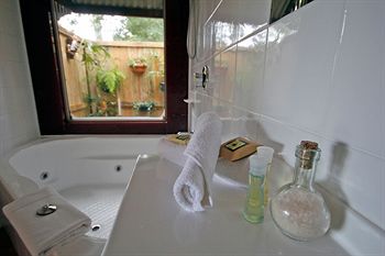 Bendles Cottages And Country Villas - Accommodation Noosa 13