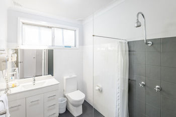 The Esplanade Motel - Formerly Eco-Inn Warners Bay - Accommodation Noosa 5