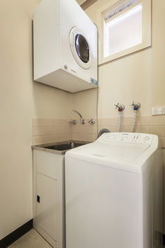 Carlton Clocktower Apartments - Accommodation Noosa 2