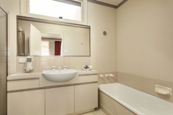 Carlton Clocktower Apartments - Accommodation Noosa 3