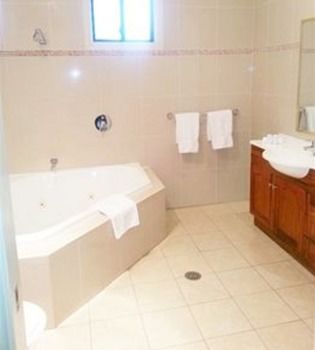 Potters Hotel Brewery Resort - Accommodation Noosa 2