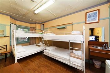 Highfield Hotel - Accommodation Noosa 0
