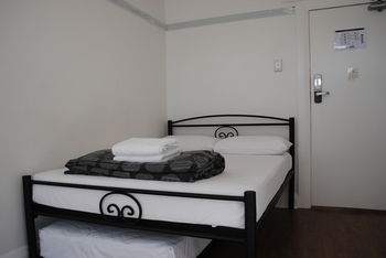 Highfield Hotel - Accommodation Noosa 1