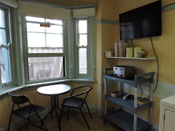 Highfield Hotel - Accommodation Noosa 7