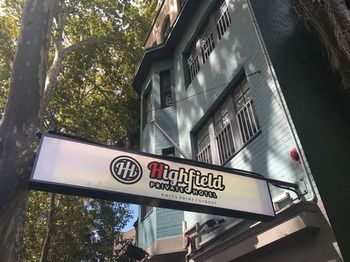 Highfield Hotel - Accommodation Noosa 14