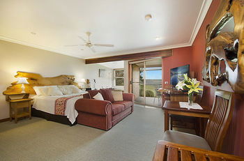 Artisan Spa Views - Accommodation Noosa 11