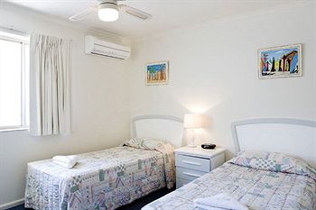 Beach Breakers Resort - Accommodation Noosa 2
