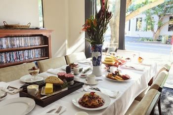 Lily Sands Inn - Accommodation Noosa 2