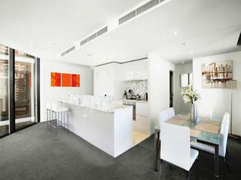 Docklands Executive Apartments - Accommodation Noosa 9