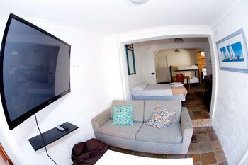 Manly Oceanside - Accommodation Noosa 1