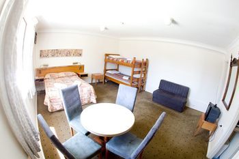 Manly Oceanside - Accommodation Noosa 8