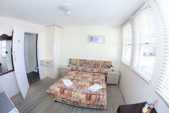 Manly Oceanside - Accommodation Noosa 11