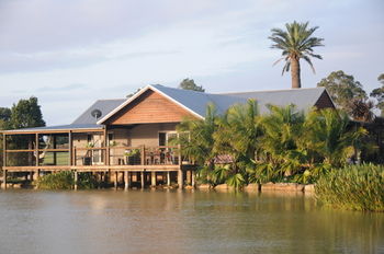 Lilies Luxury Retreats - Accommodation Noosa 39