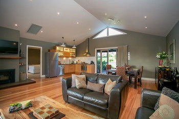 Lilies Luxury Retreats - Accommodation Noosa 43