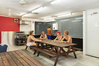 Manly Backpackers - Hostel - Accommodation Noosa 1