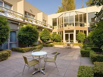 Kimberley Gardens Hotel & Serviced Apartments - Accommodation Noosa 0