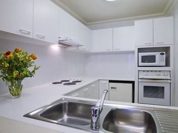 Kimberley Gardens Hotel & Serviced Apartments - Accommodation Noosa 1