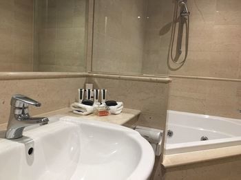 Kimberley Gardens Hotel & Serviced Apartments - Accommodation Noosa 7
