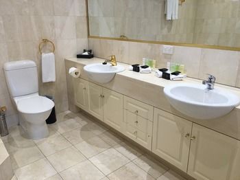 Kimberley Gardens Hotel & Serviced Apartments - Accommodation Noosa 24