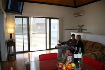 Harbourside Terraces - Accommodation Noosa 24