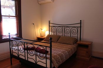 Burwood Bed And Breakfast - Accommodation Noosa 4