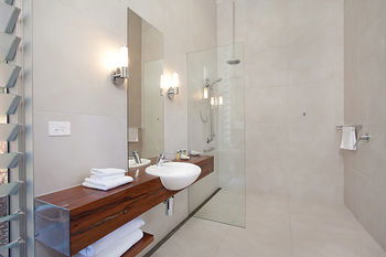 The Longhouse - Accommodation Noosa 5
