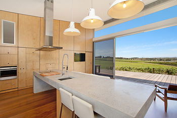 The Longhouse - Accommodation Noosa 7