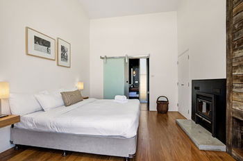 The Longhouse - Accommodation Noosa 10