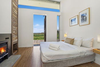 The Longhouse - Accommodation Noosa 13
