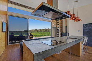The Longhouse - Accommodation Noosa 15