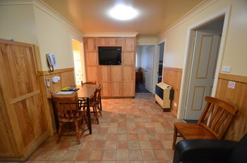 Black Gold Motel - Accommodation Noosa 24