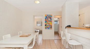 Saks On Hastings - Accommodation Noosa 19
