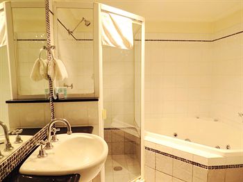 Waldorf Randwick Serviced Apartments - Accommodation Noosa 0