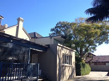 Cambridge Lodge - Hostel/Backpacker - Accommodation Noosa 5