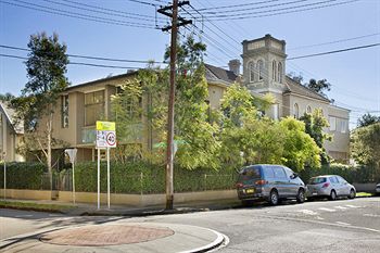 Cambridge Lodge - Hostel/Backpacker - Accommodation Noosa 6