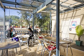 Cambridge Lodge - Hostel/Backpacker - Accommodation Noosa 8