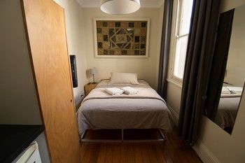 Cambridge Lodge - Hostel/Backpacker - Accommodation Noosa 16