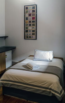 Cambridge Lodge - Hostel/Backpacker - Accommodation Noosa 28