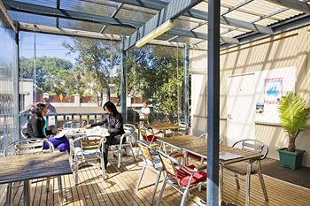 Cambridge Lodge - Hostel/Backpacker - Accommodation Noosa 0