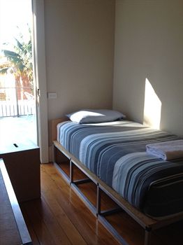 Cambridge Lodge - Hostel/Backpacker - Accommodation Noosa 4
