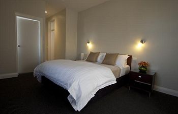 The Huskisson - Accommodation Noosa 2