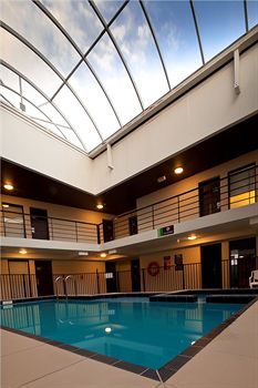 Abey Hotel - Accommodation Noosa 2