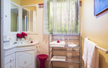 Crimson Villa - Accommodation Noosa 5