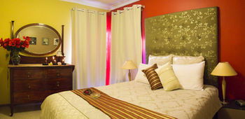 Crimson Villa - Accommodation Noosa 9