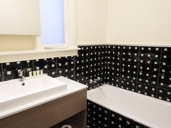 Naughtons Parkville Hotel - Accommodation Noosa 11
