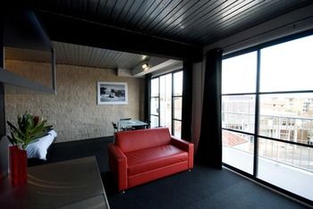 St Kilda Beach House @ Hotel Barkly - Hostel - Accommodation Noosa 6