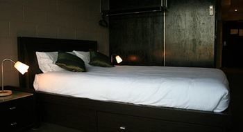 St Kilda Beach House @ Hotel Barkly - Hostel - Accommodation Noosa 25