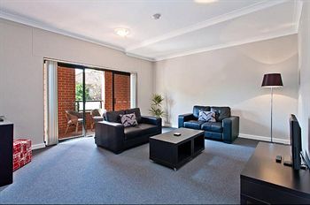 Ryals Serviced Apartments Camperdown - Accommodation Noosa 8