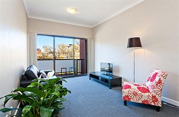 Ryals Serviced Apartments Camperdown - Accommodation Noosa 10