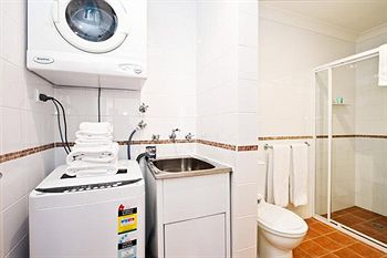 Ryals Serviced Apartments Camperdown - Accommodation Noosa 12